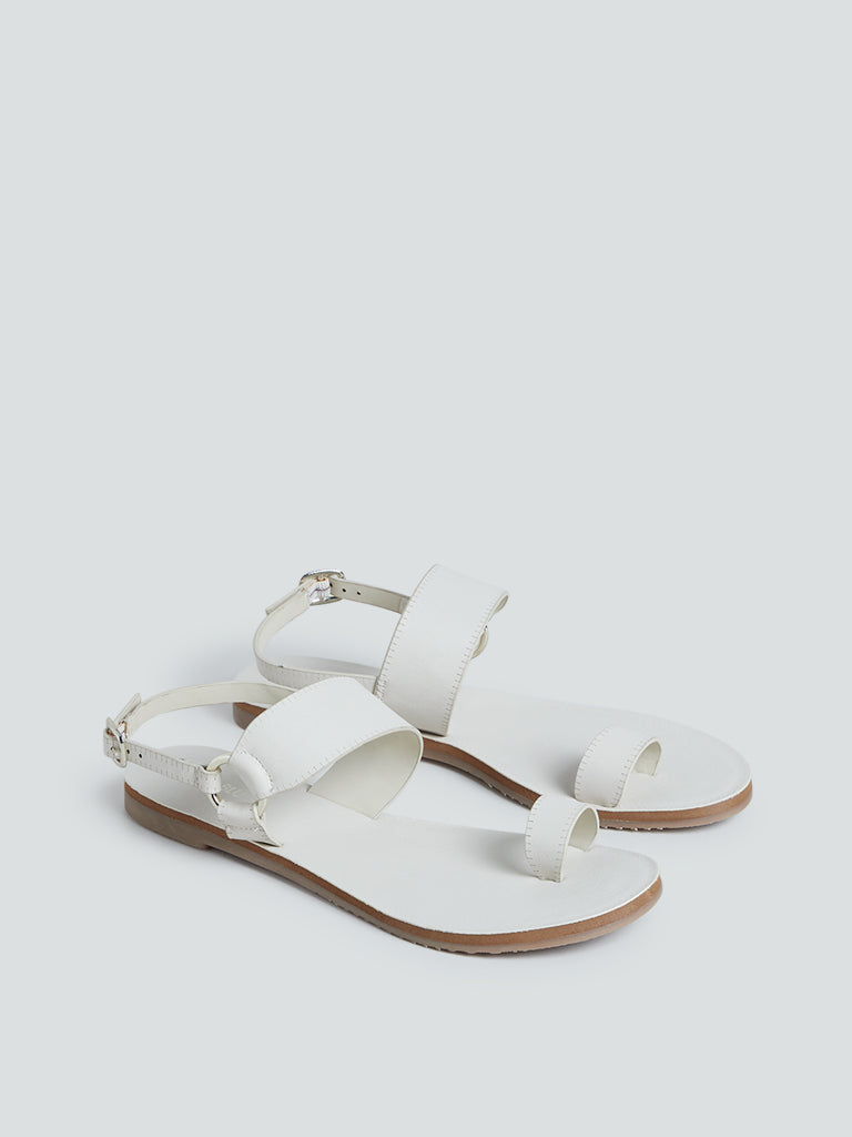 LUNA BLU Ivory Toe-Ring Sandals